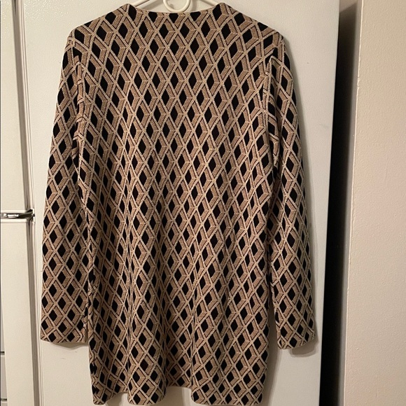 J. McLaughlin Large Cotton Blend Black Gold Diamond Patterned Cardigan w/ clasp - Picture 5 of 7
